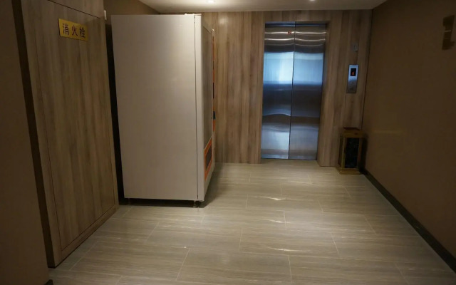 Ji Hotel (Zhenjiang Railway Station South Square)