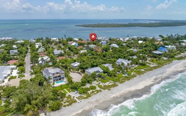 Bella Vita 5 Bedroom Home by RedAwning