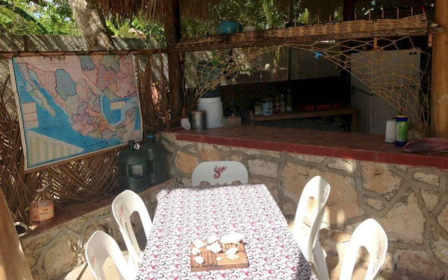 Yaxche Centro Hostal y Camping