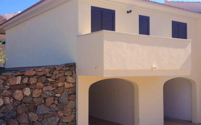 House With 2 Bedrooms In Tanaunella, With Wonderful Sea View And Furnished Terrace 200 M From The Beach