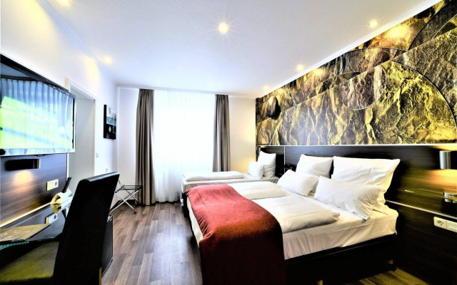 Ascot Hotel