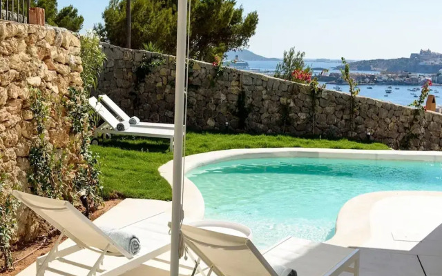 Charming Villa in Delightful Gateway