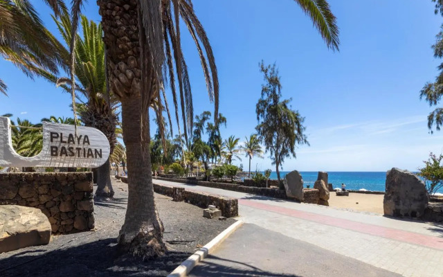 Apartamentos Playa Bastián