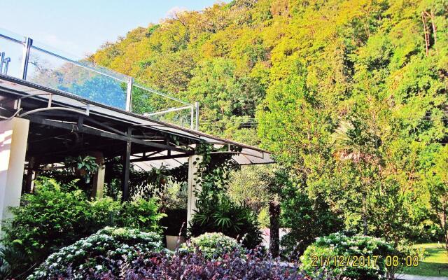 V Valley Resort
