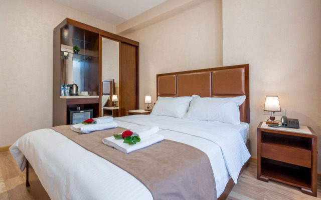 Отель Aura в Дигоми