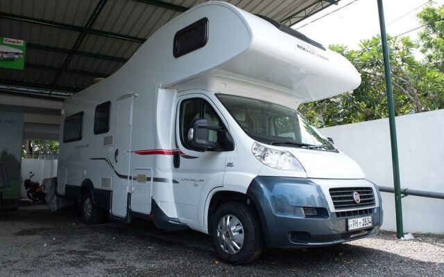 Go Outdoors Motor Home - Caravan Park