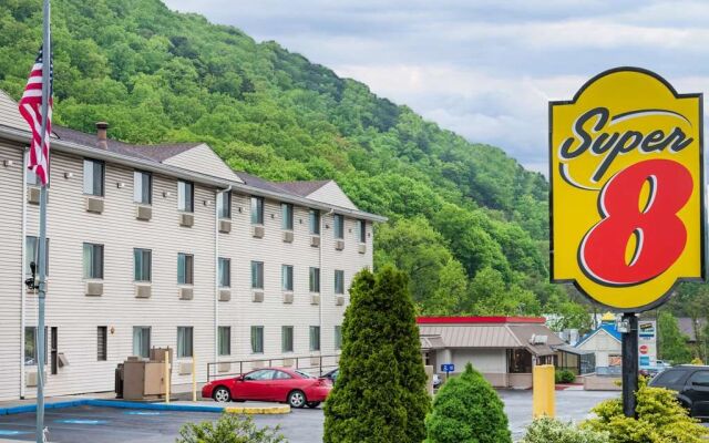 Super 8 La Vale/Cumberland Area