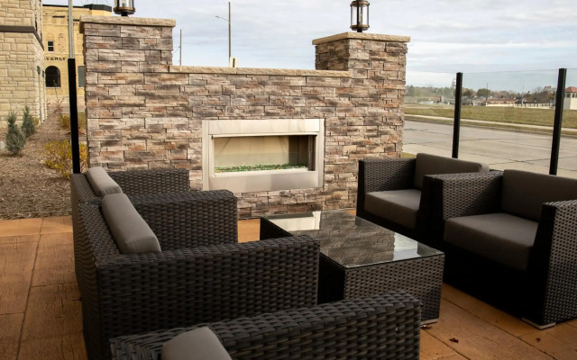 Cobblestone Hotel & Suites - Two Rivers