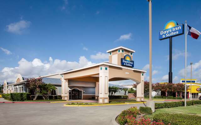 Days Inn & Suites by Wyndham Corpus Christi Central