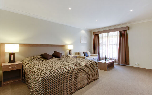 Quality Inn Parkes International
