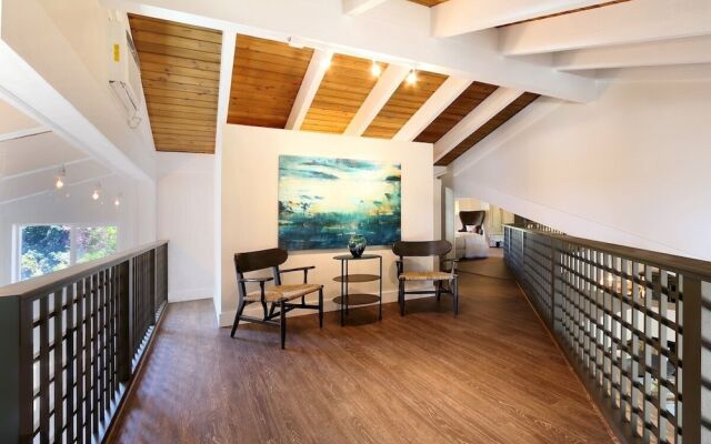 2141 IliIli Rd - 14 Br Villa