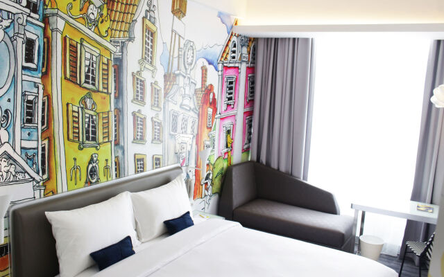 YELLO Hotel Harmoni Jakarta