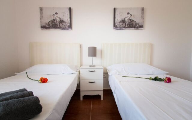 Holidays2Torremolinos Apartamento de 3 dormitorios con terraza y piscina comunitaria