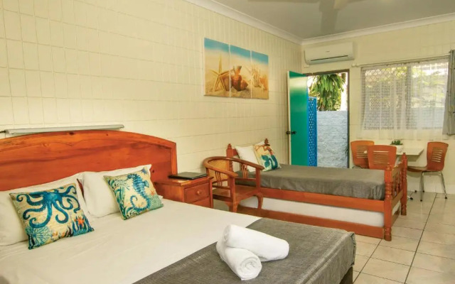 Tropical Palms Resort & 4WD Hire
