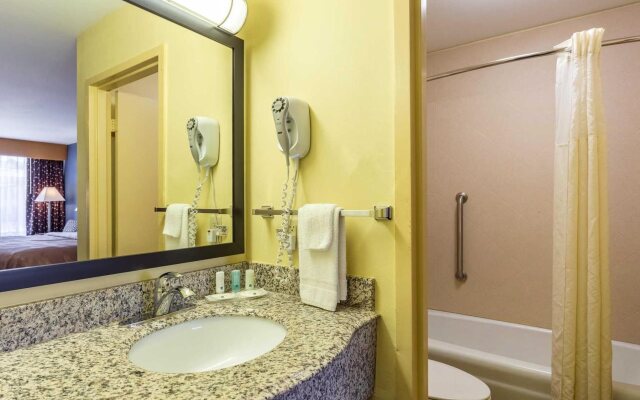 Quality Inn & Suites Baton Rouge West – Port Allen
