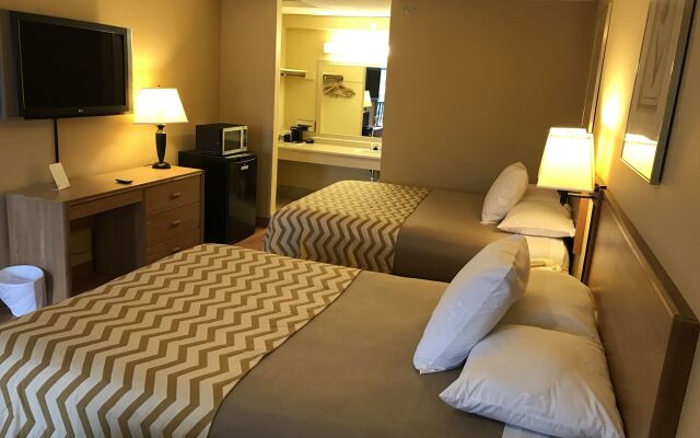 Travelodge by Wyndham Tacoma Near McChord AFB