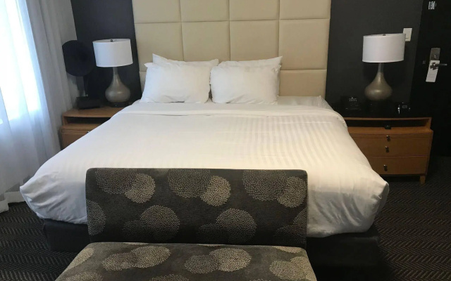 Streamline Hotel