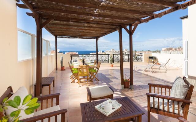 Penthouse Sunset with pool and free Wifi