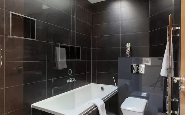 Luxurious Central Windsor Town House