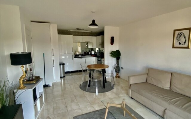 Captivating 1-bed Apartment Greater London