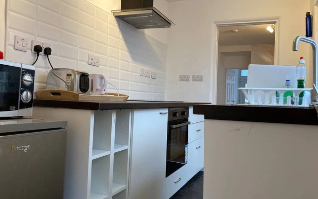 Cv21 3SG Whole 2-bed House in Rugby