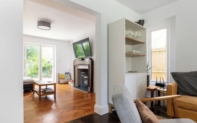 Stunning 5 Bed in the Centre of Bourton