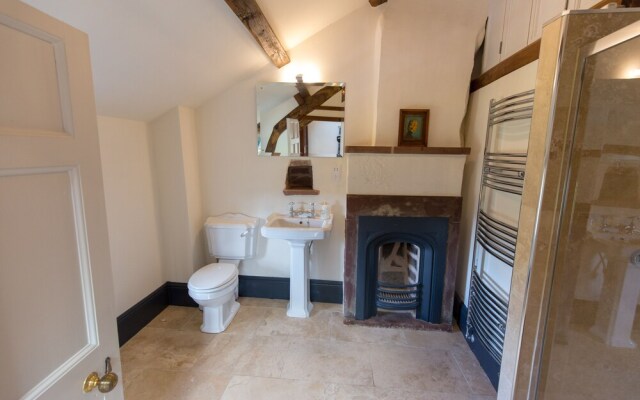 HAILE HALL Private Wing 4 Ensuite Bedrms