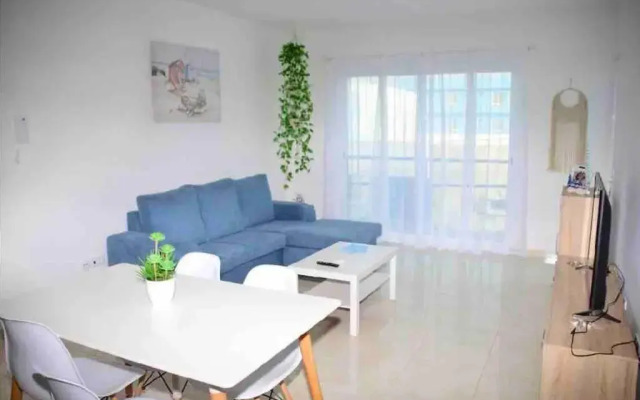 Bright, luxury and modern less than 500m -Beach