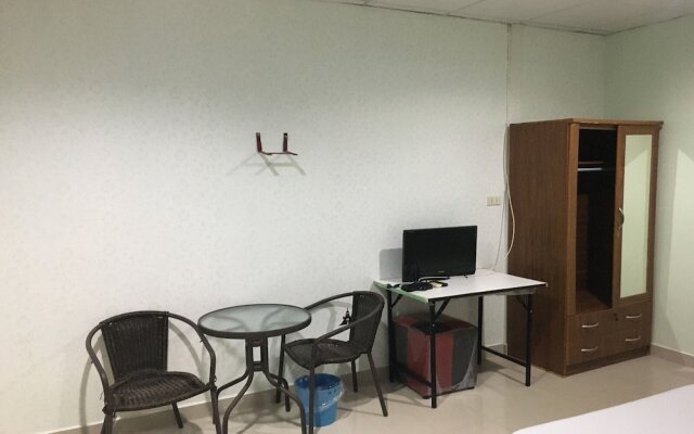 OYO 75377 Check In House