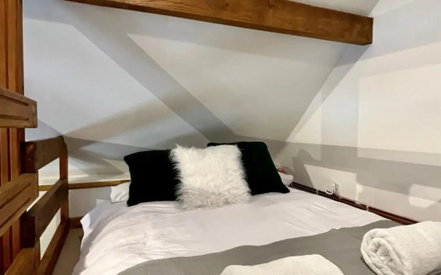 Character 1 Bedroom House With Parking
