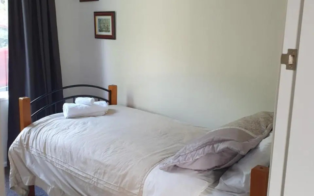Little Unknown Bach at Taka - Takamatua Holiday Unit
