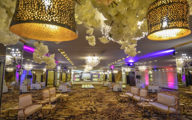 Reef Global Hotel