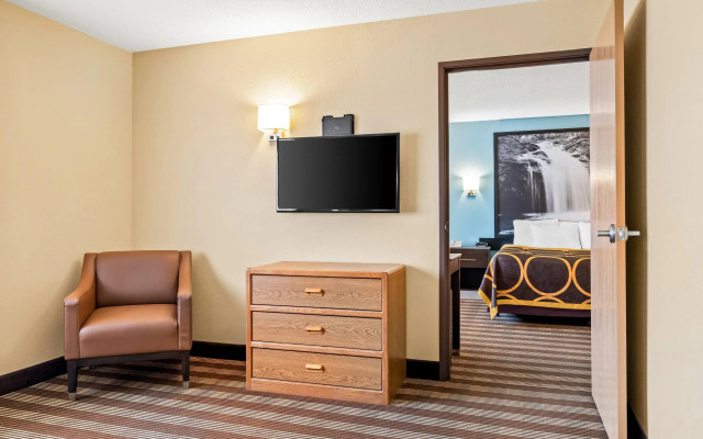 Super 8 by Wyndham Osseo WI