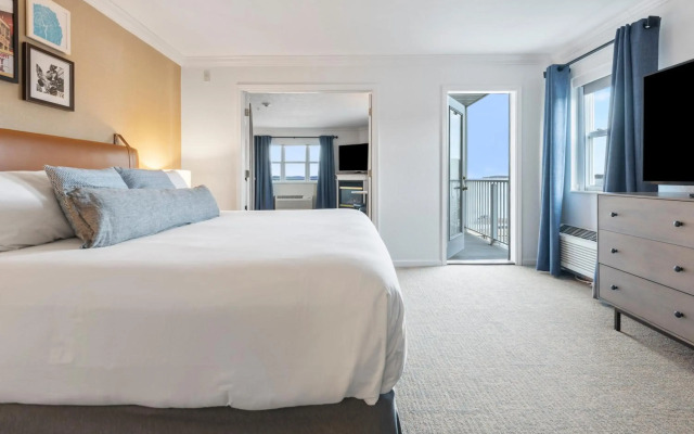 Cherry Tree Inn & Suites