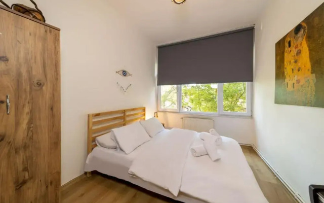Charming Flat with Refreshing View in Kadikoy