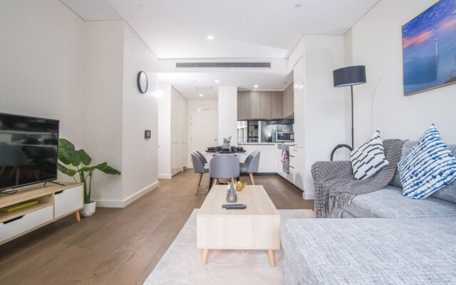 Bright & Modern! 2bed 2bath APT With Parking