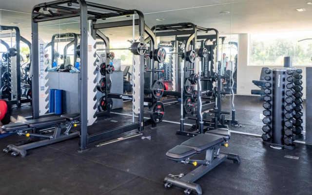 2152-Modern apt with private beach