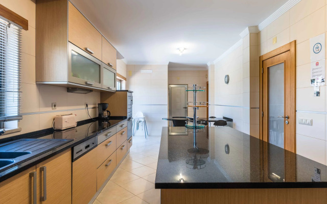 Spacious villa in Albufeira with private pool