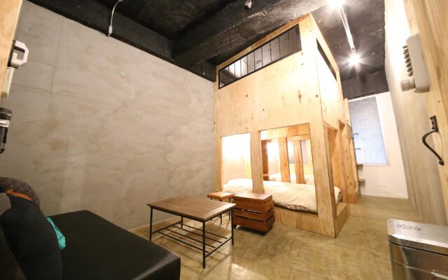hostel&galleryGisgood