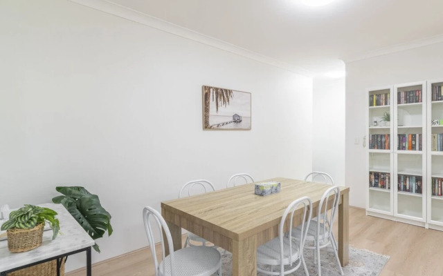 Kozyguru | Homebush West | 3-Beds Apt With Parking