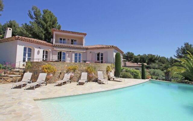 Deluxe Villa in La Cadière D'azur With Pool & Views