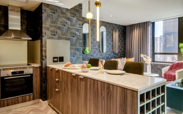 Stylish Urban Retreat at City Suite 904