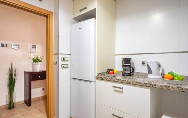 Large Terrace Apartment and near the Pool Ref 38