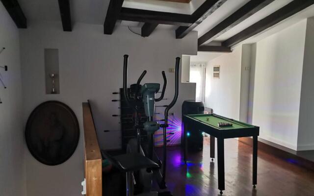 Cheerful Holiday House Illuminosa