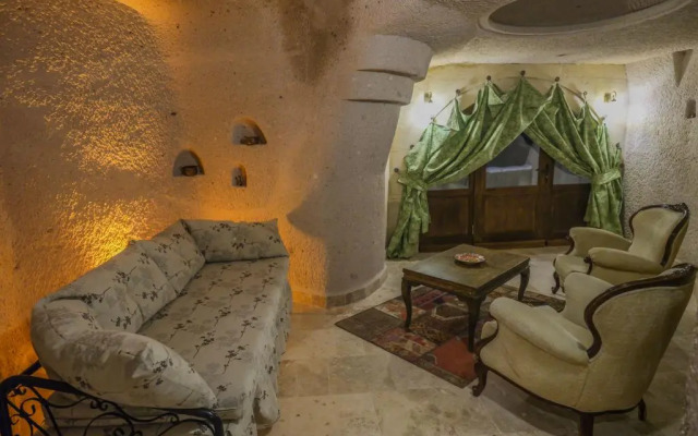 Kalsedon Cave Suites