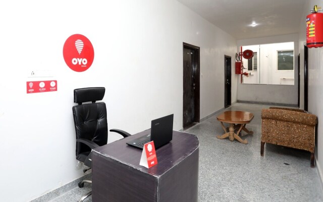 OYO 10066 Home Modern 3BHK Gulab Bagh