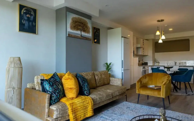Stylish & Elegant With Epic Views Near Menlyn