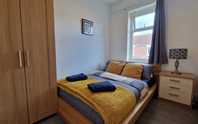 Apartment - Sleeps 4 - Parking - Wifi