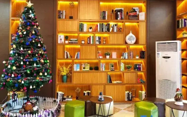 Yunpu International Hotel (Foshan Lecong Furniture World)