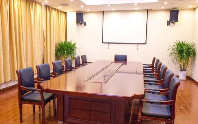 GreenTree Inn Shanghai Songjiang Dongjing Tongle Road Happy Valley Bus